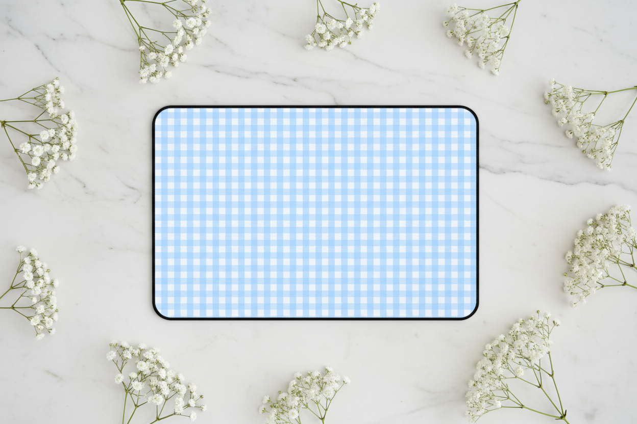 Desk Mat Gingham sobre Mármol con Baby's Breath